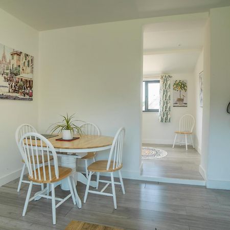 Stunning Modern Apartment In The Cotswolds Chalford Kültér fotó