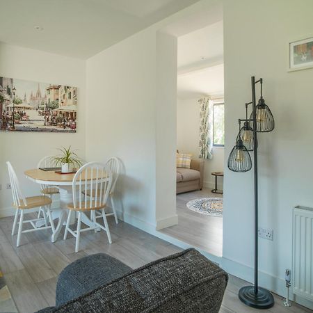 Stunning Modern Apartment In The Cotswolds Chalford Kültér fotó